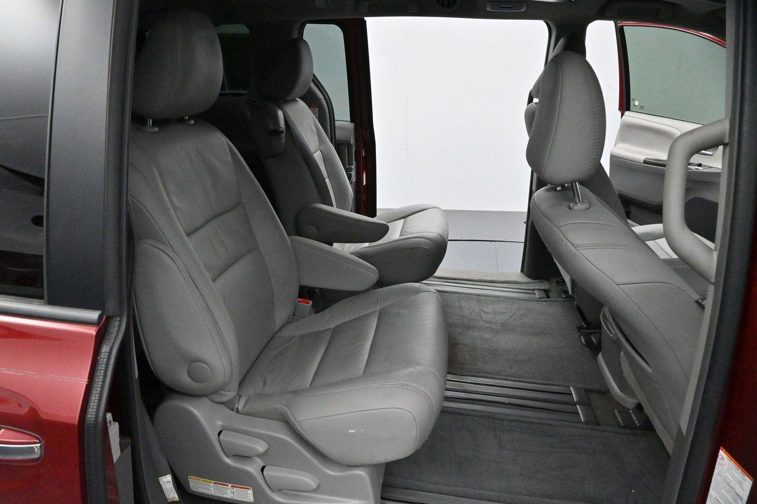 Used 2017 Toyota Sienna XLE w/ XLE Navigation Package FWD image 38