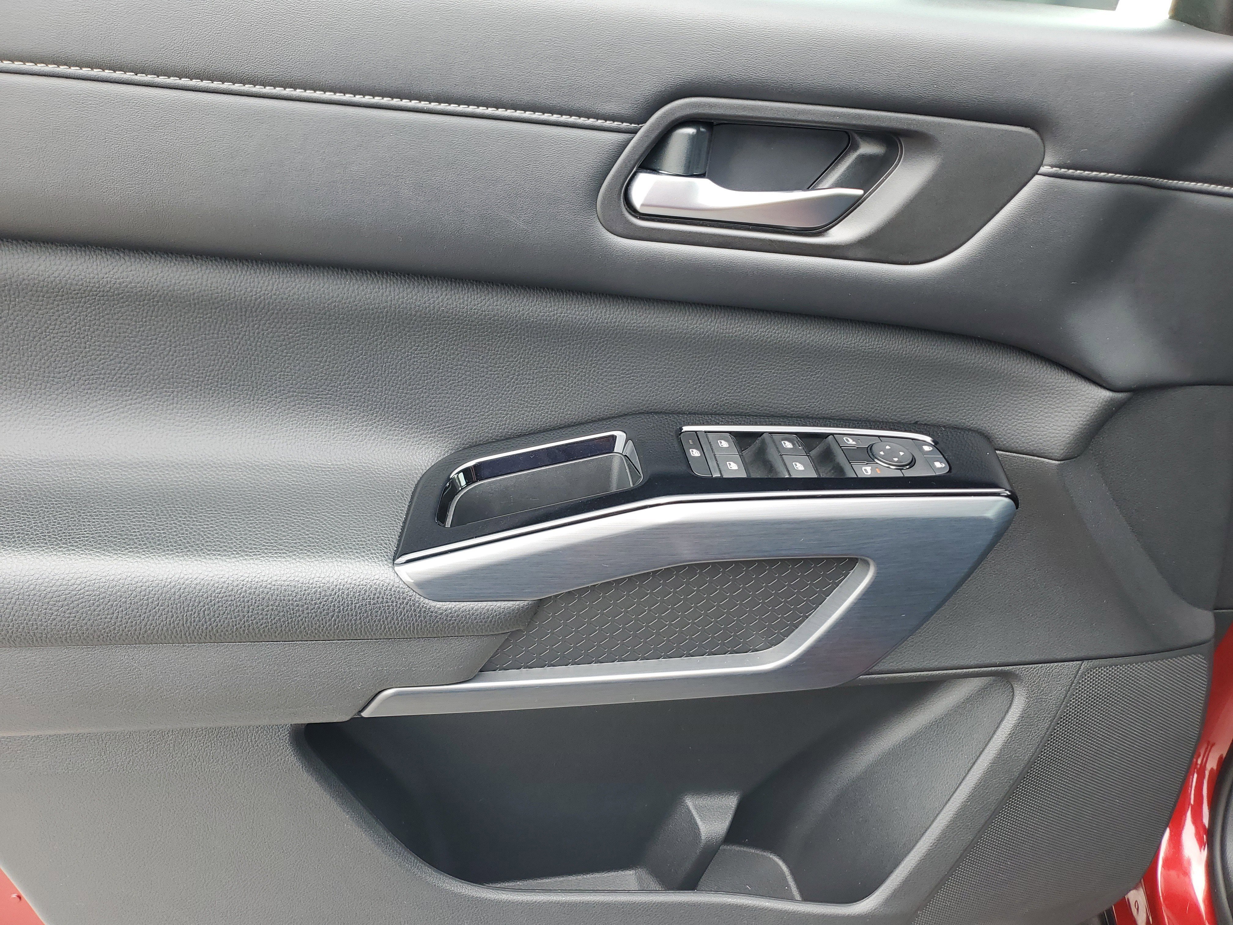 Used 2024 Nissan Pathfinder SL image 27