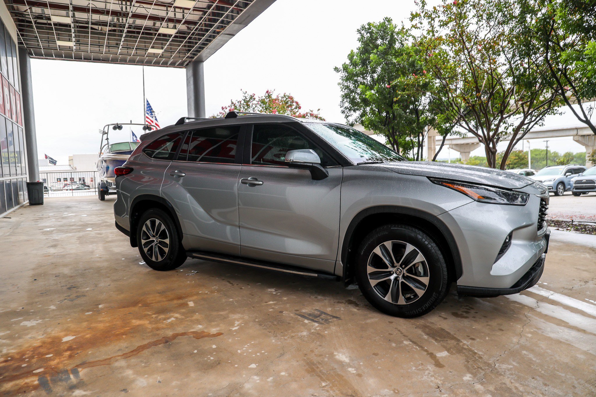 Used 2023 Toyota Highlander XLE FWD image 6
