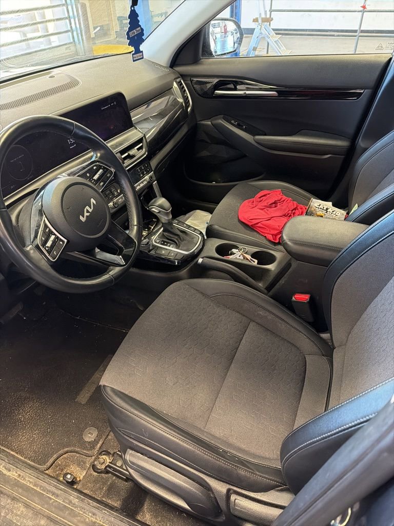 Used 2024 Kia Seltos S AWD/4WD image 2