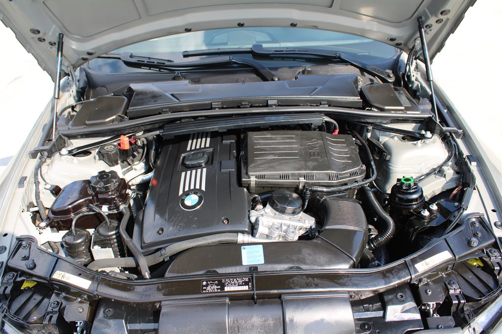 Used 2009 BMW 335i Convertible image 40