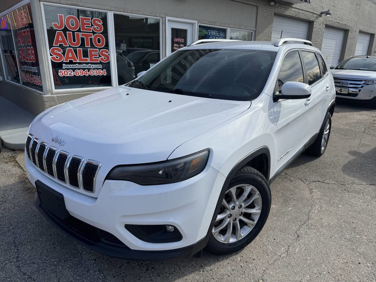 Used 2019 Jeep Cherokee Latitude w/ Cold Weather Group image 2