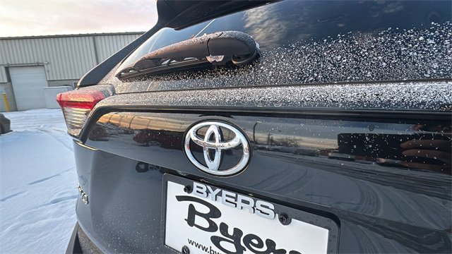 Used 2021 Toyota RAV4 LE image 32