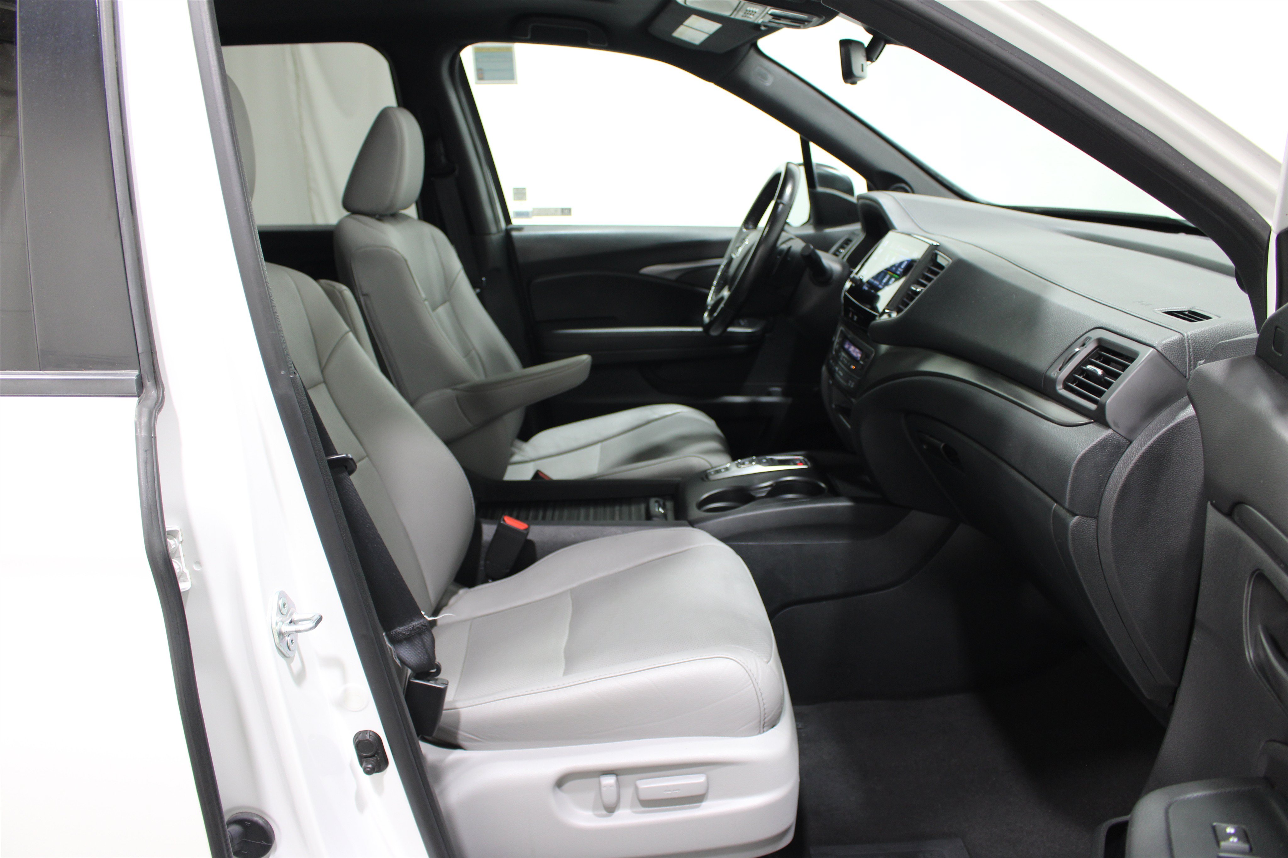 Used 2023 Honda Passport EX-L image 28