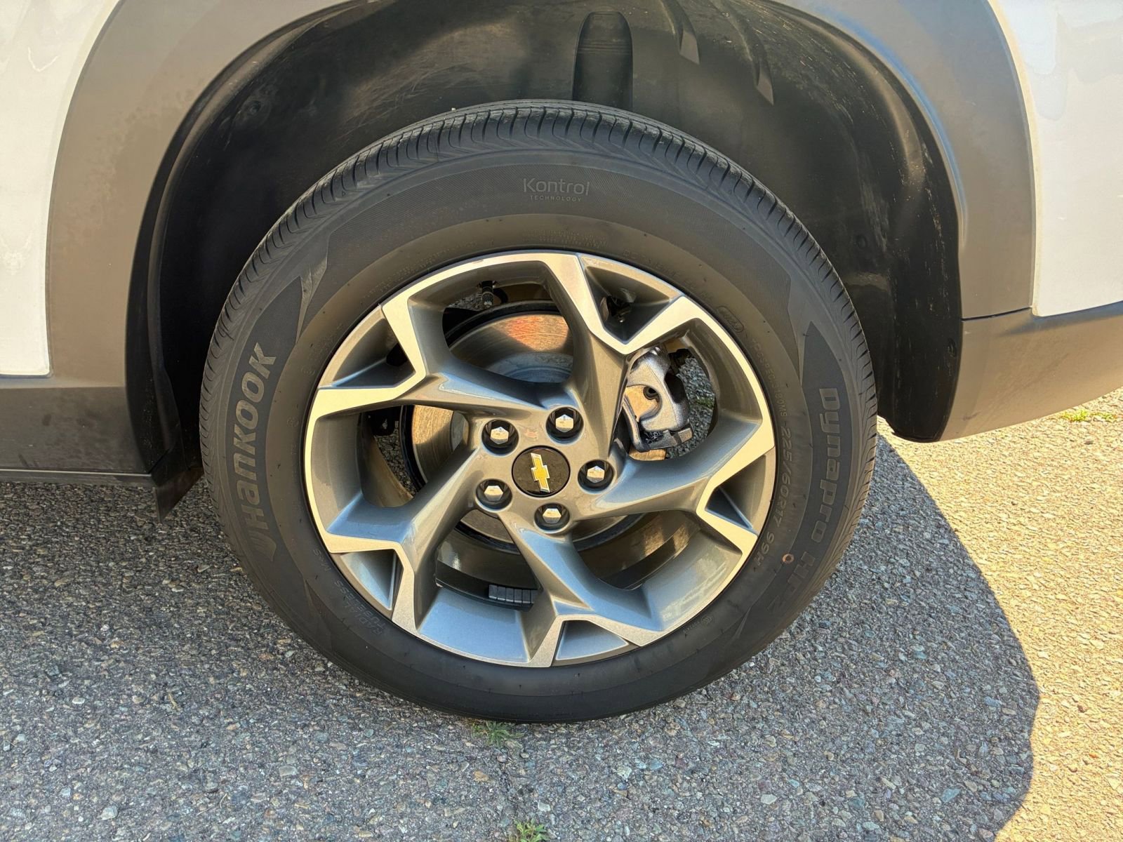 Used 2025 Chevrolet Trax LT FWD image 29