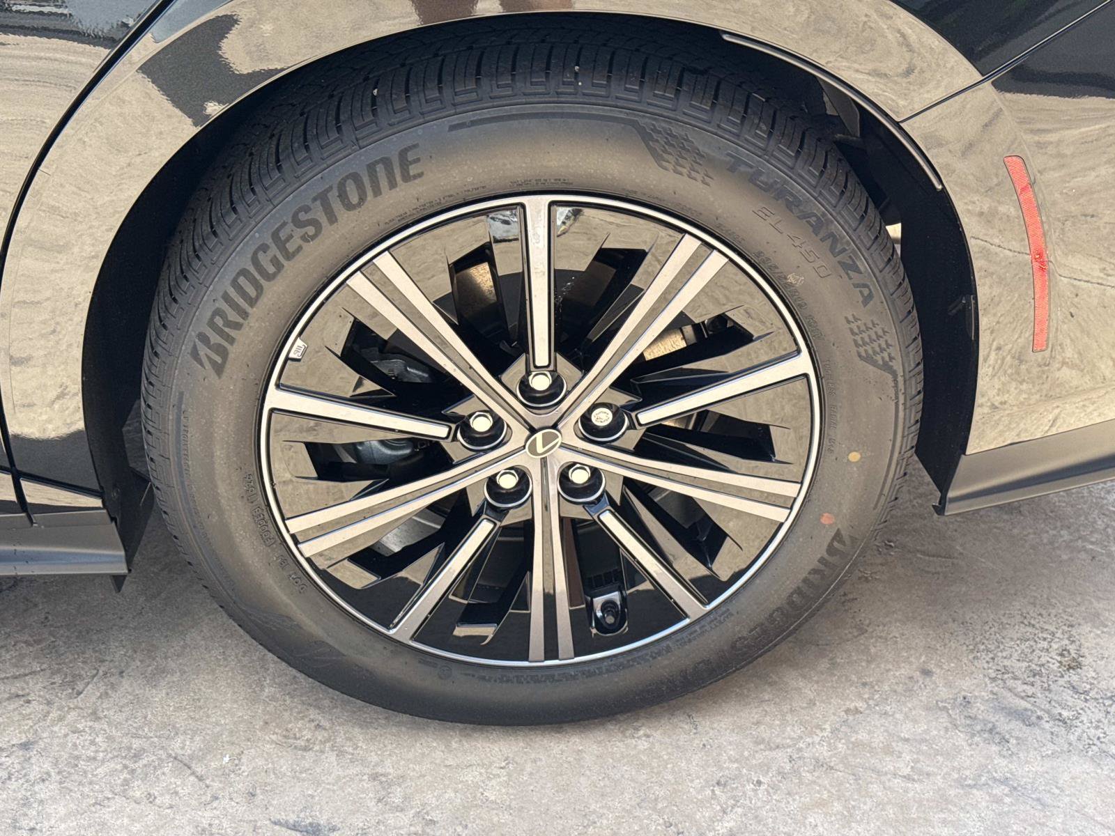 New 2026 Lexus ES 350h AWD image 21