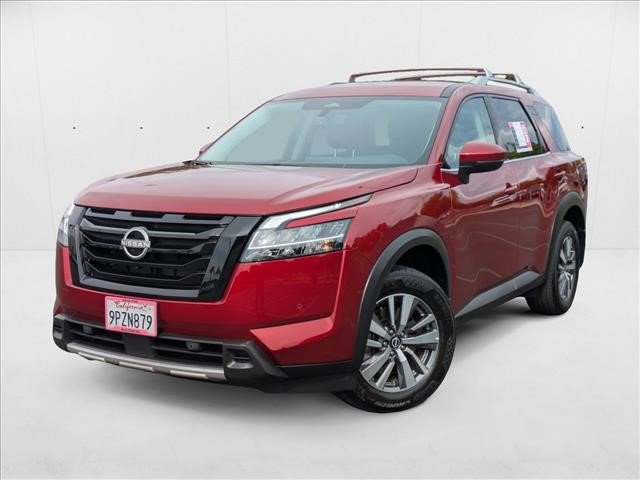 Used 2024 Nissan Pathfinder SL w/ Black Appearance Package