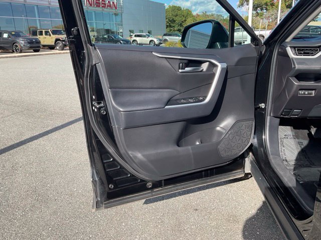 Used 2025 Toyota RAV4 XLE AWD/4WD image 10