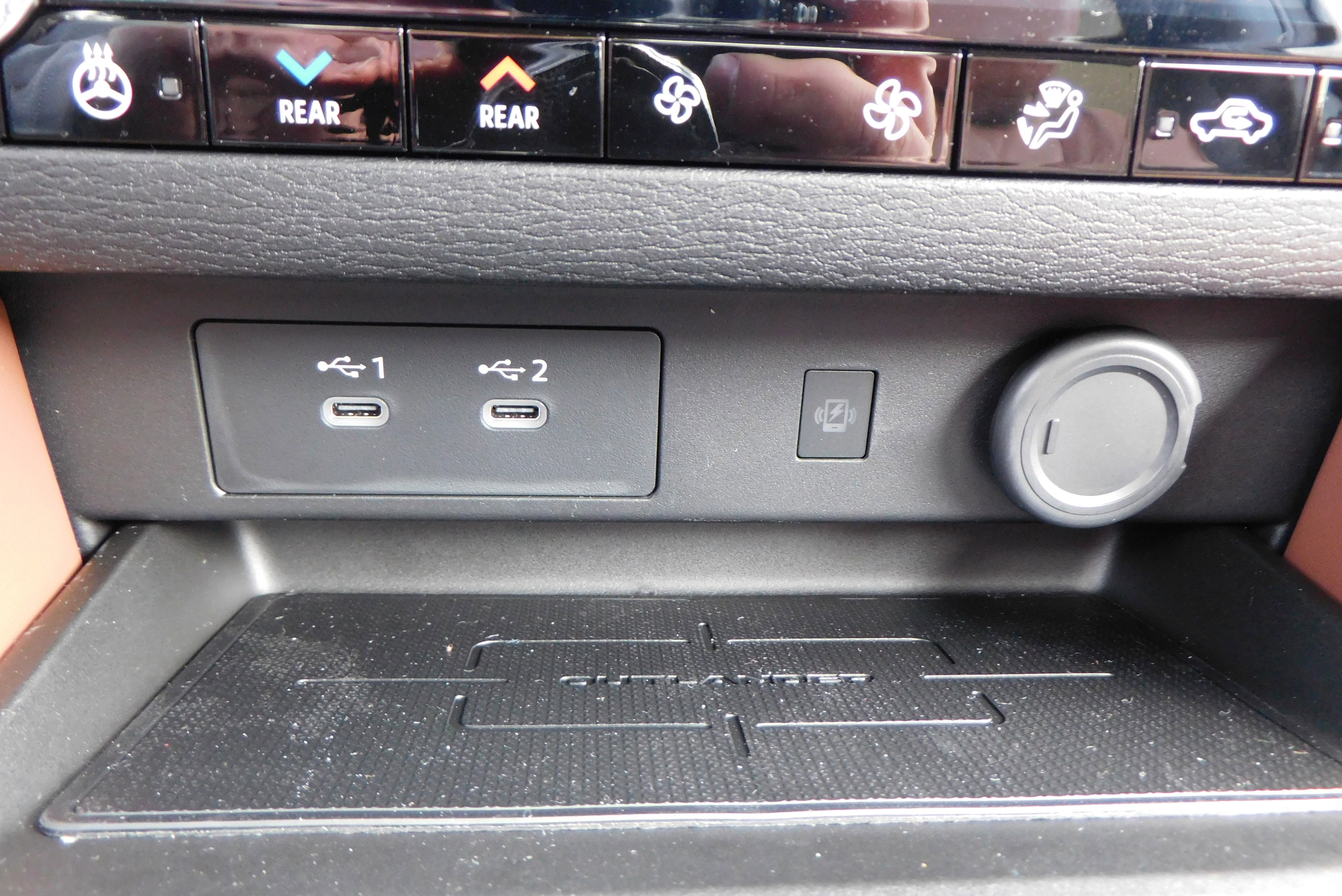 Used 2025 Mitsubishi Outlander SEL image 24