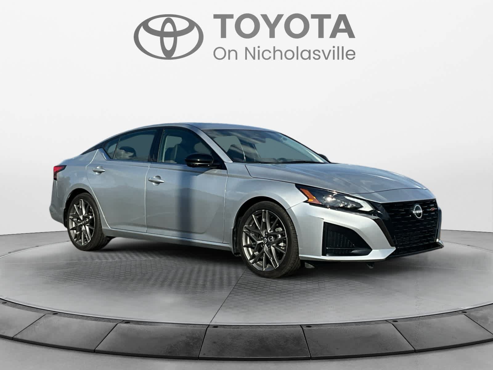 Used 2023 Nissan Altima 2.0 SR FWD image 7