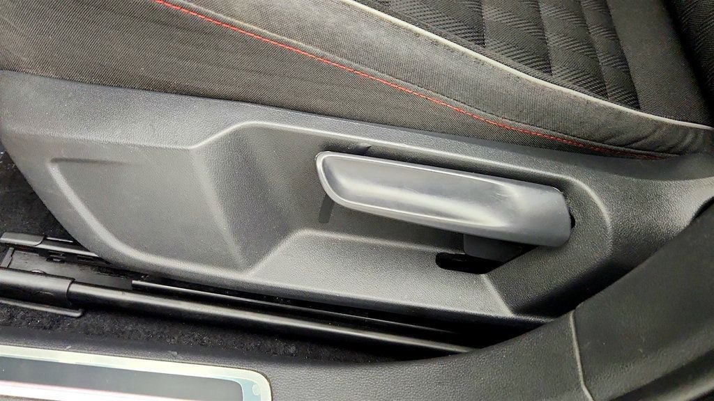 Used 2019 Volkswagen Jetta GLI FWD image 11