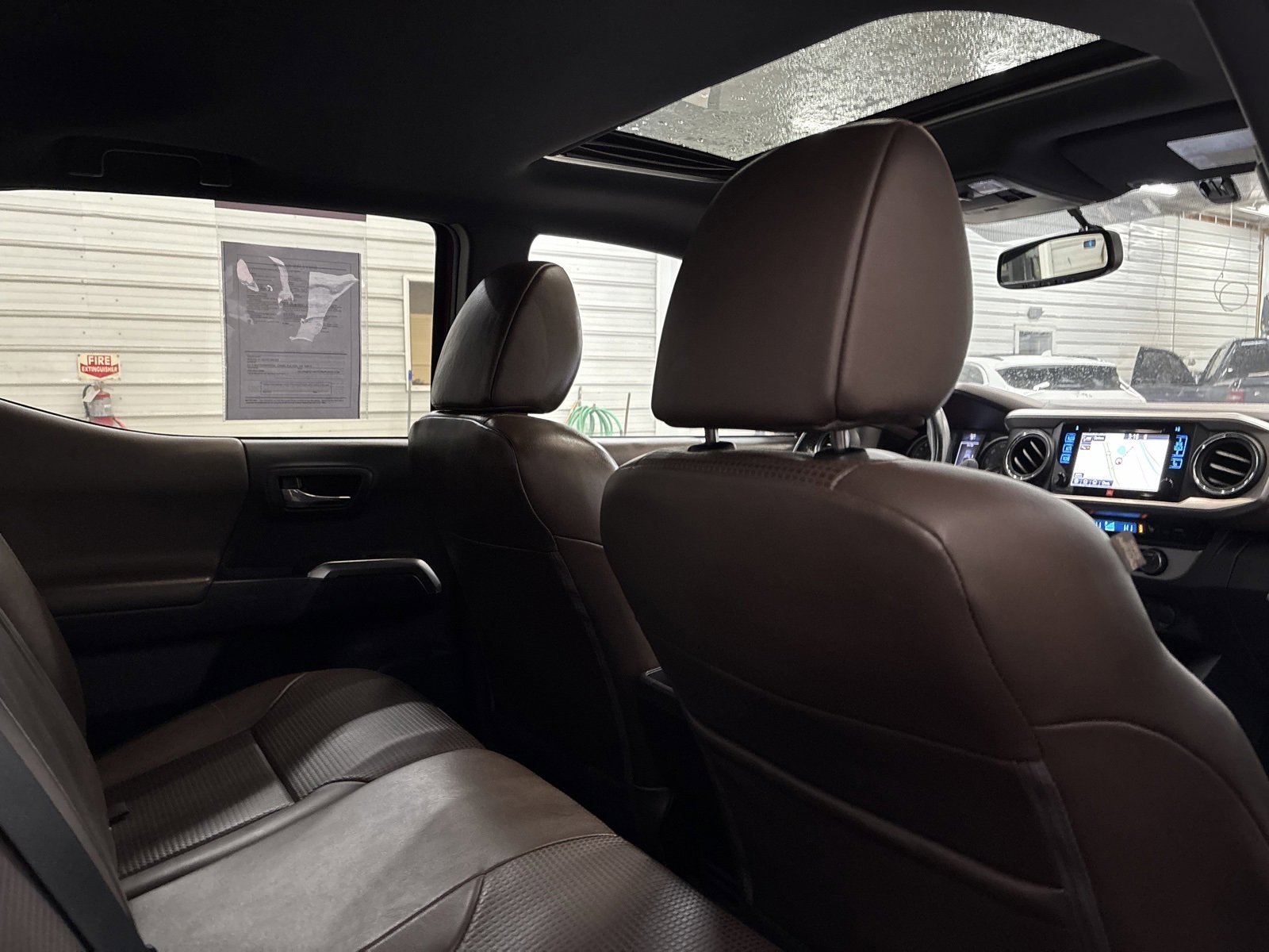 Used 2017 Toyota Tacoma Limited image 33