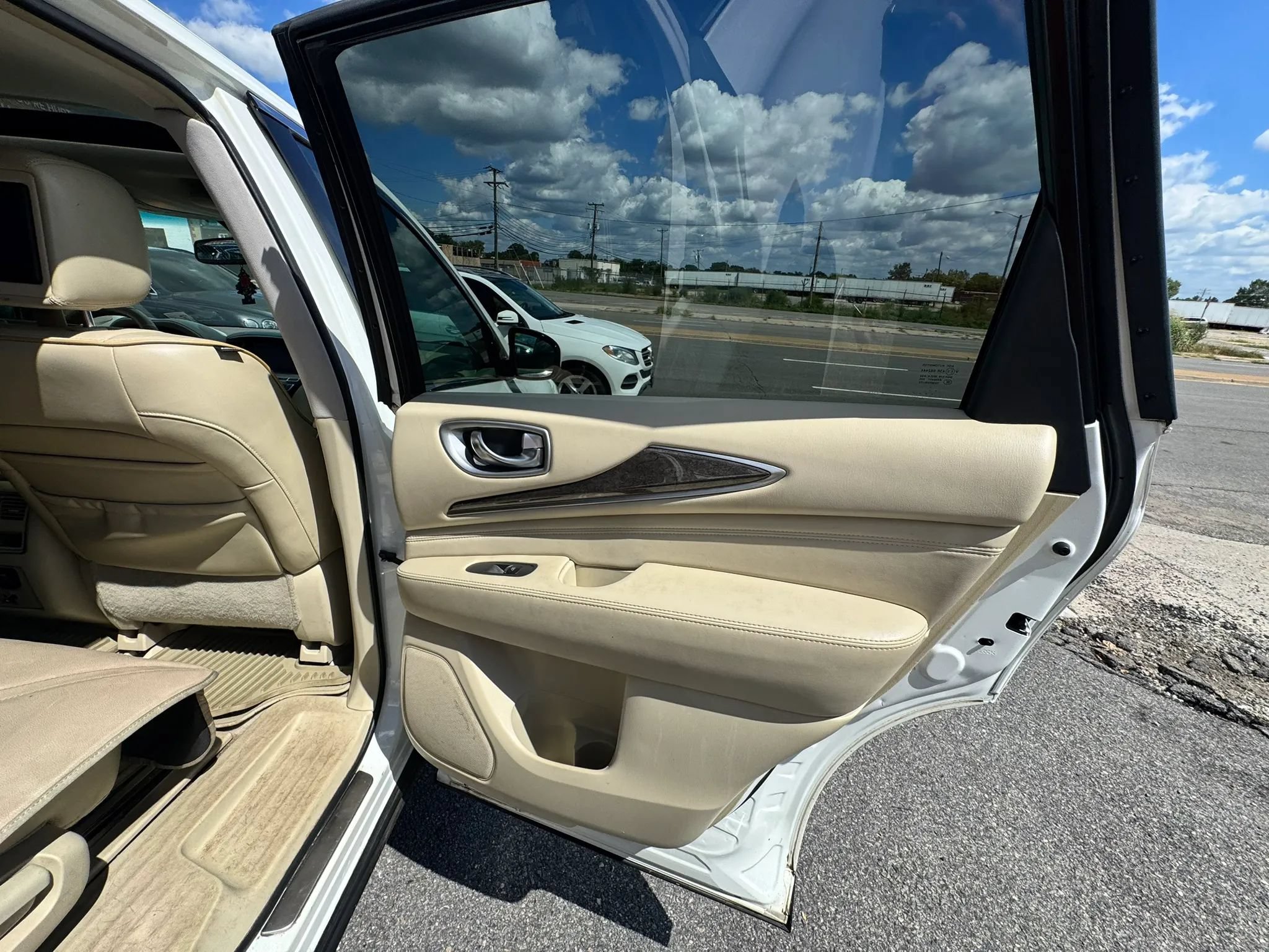 Used 2013 INFINITI JX35 AWD w/ Premium Pkg image 19
