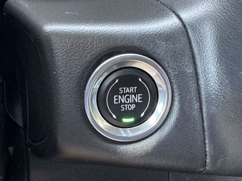 Used 2023 Chevrolet Tahoe Z71 w/ Luxury Package AWD/4WD image 9