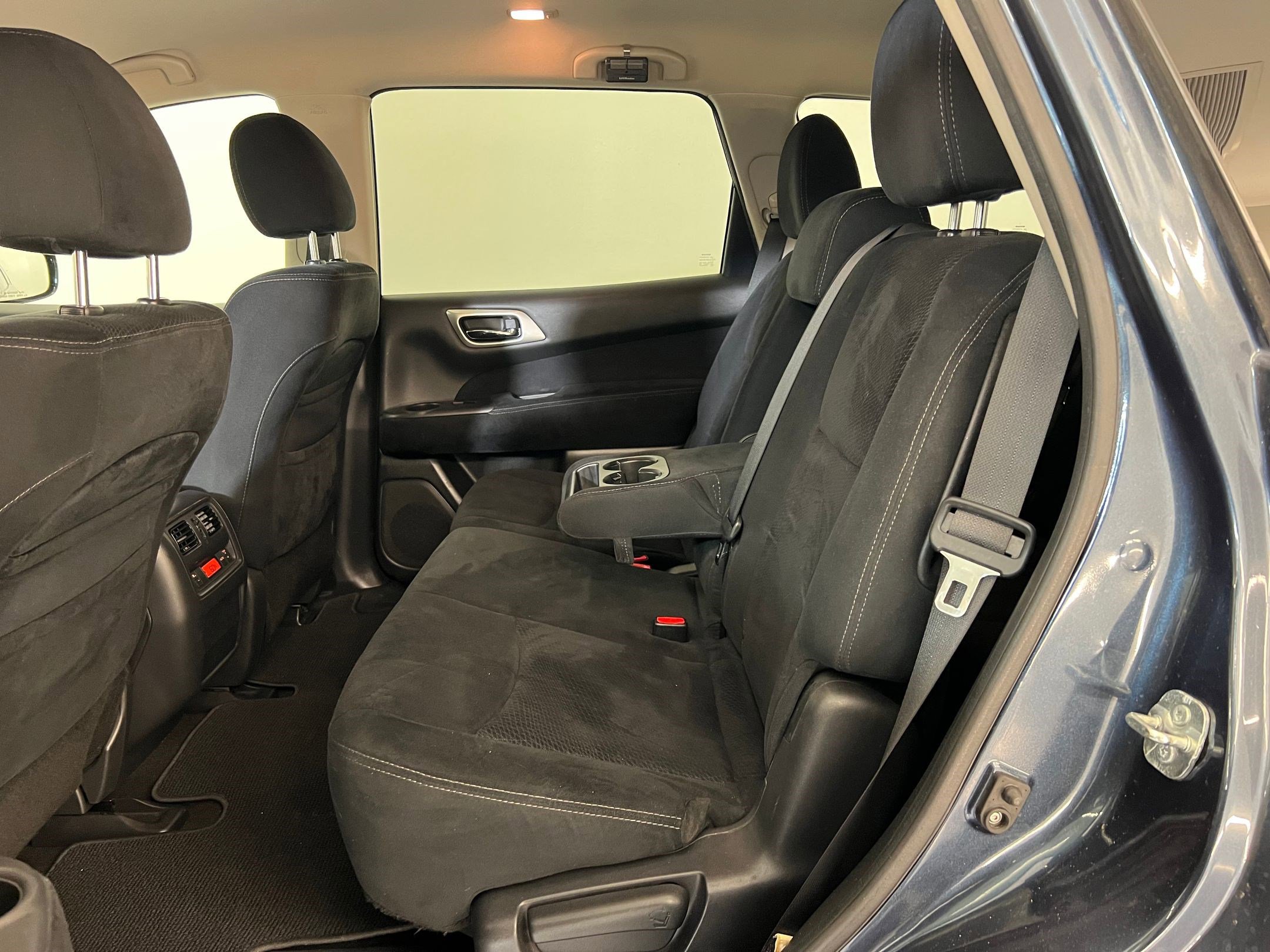 Used 2013 Nissan Pathfinder SV image 13