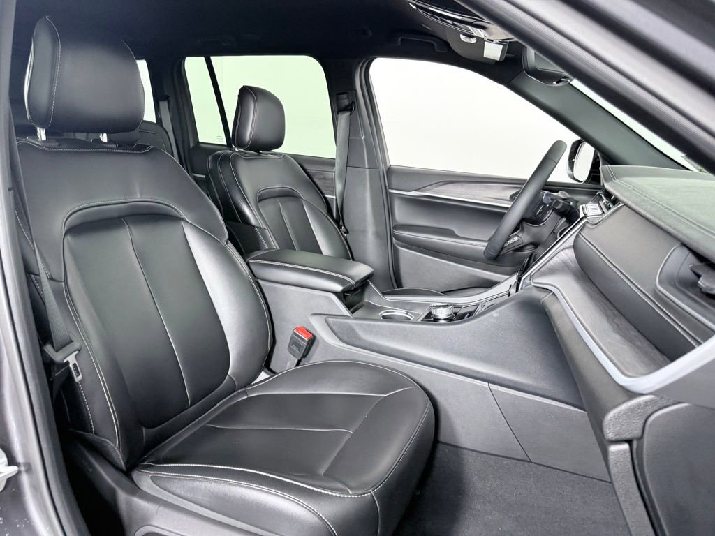 Used 2024 Jeep Grand Cherokee Limited w/ Trailer Tow Package image 12