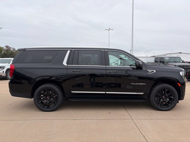 Used 2024 GMC Yukon XL SLT w/ SLT Luxury Package AWD/4WD image 2