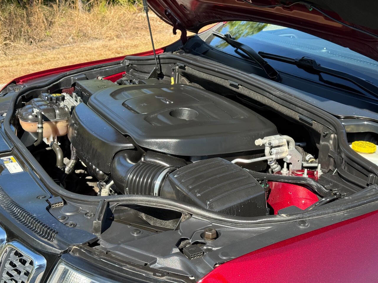 Used 2019 Jeep Grand Cherokee Laredo image 28