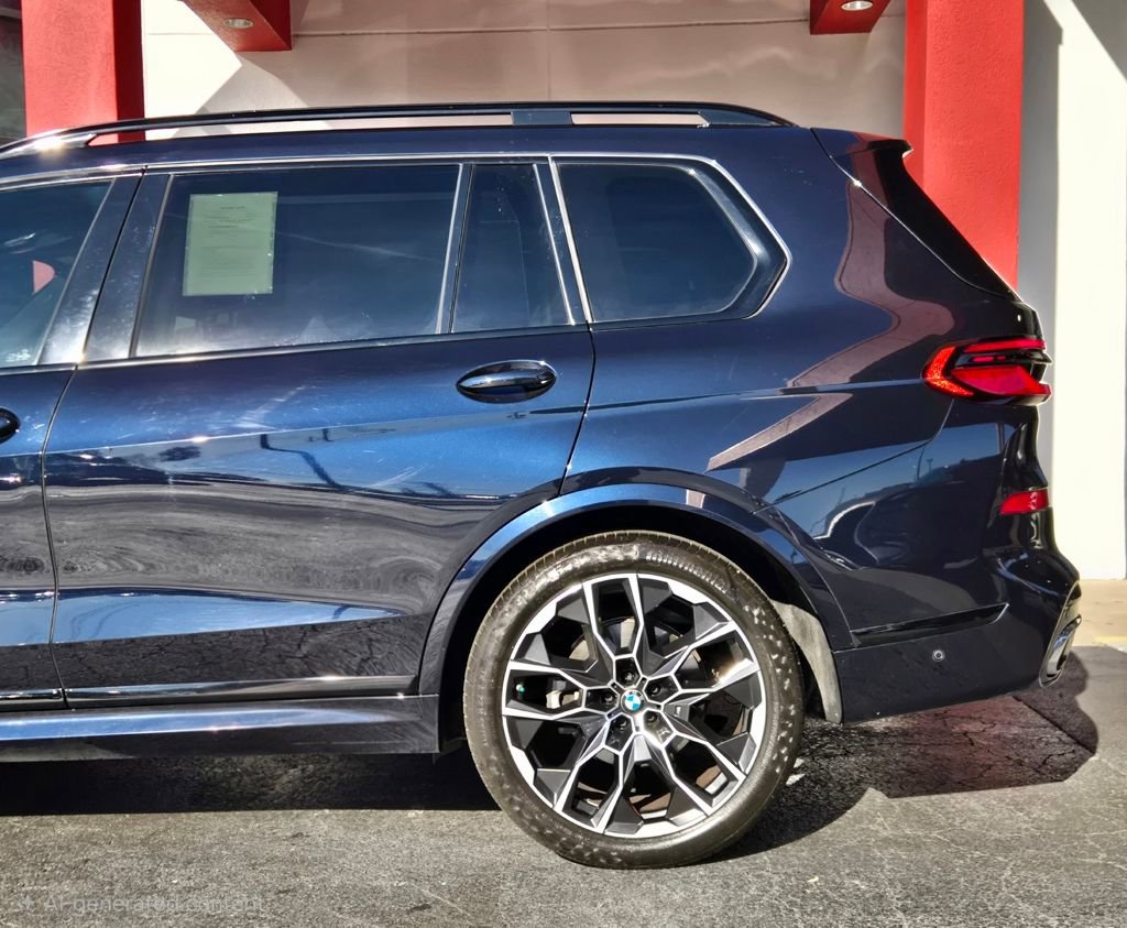 Used 2023 BMW X7 xDrive40i w/ M Sport Package AWD/4WD image 5