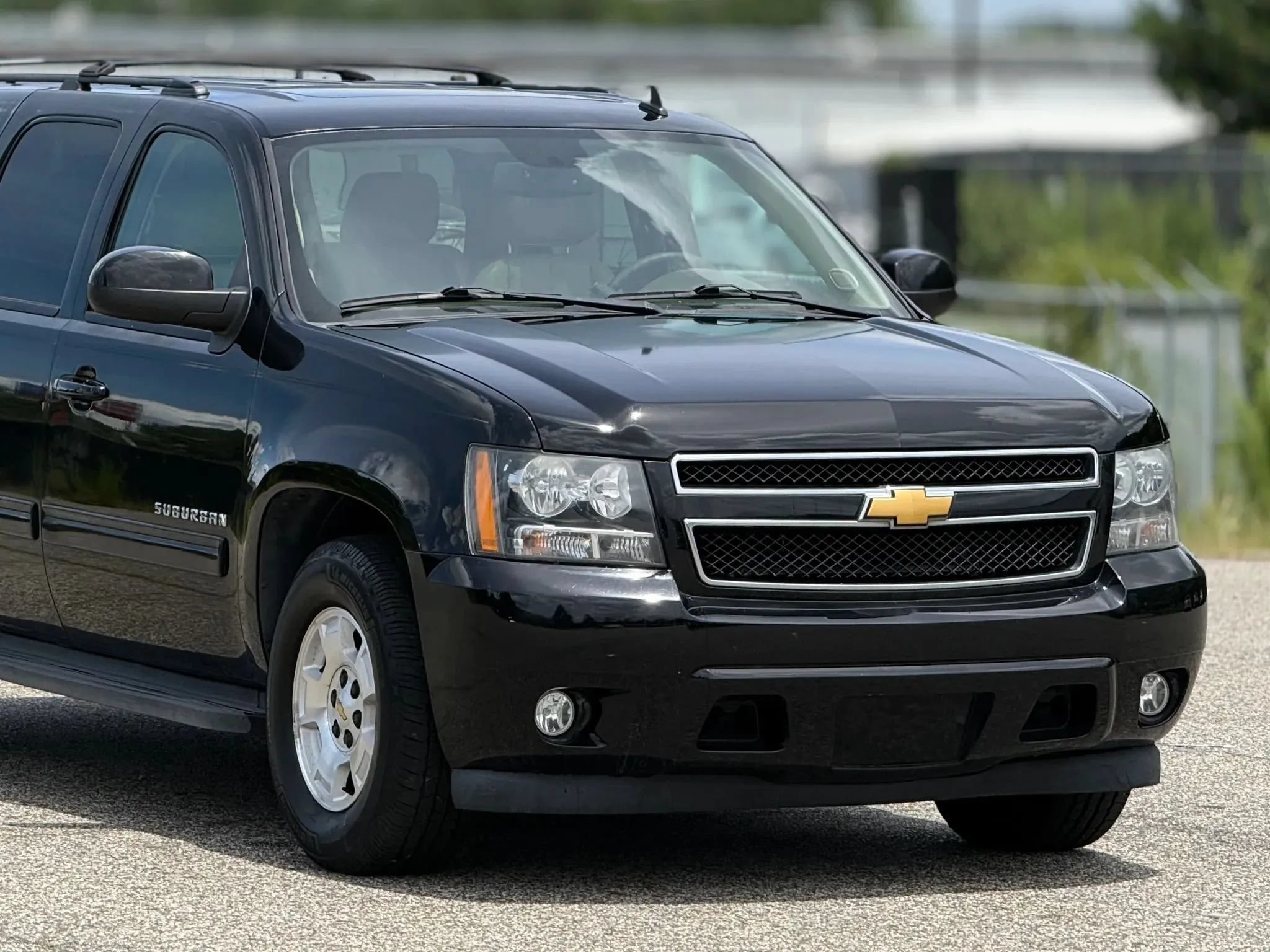 Used 2014 Chevrolet Suburban LT RWD image 15