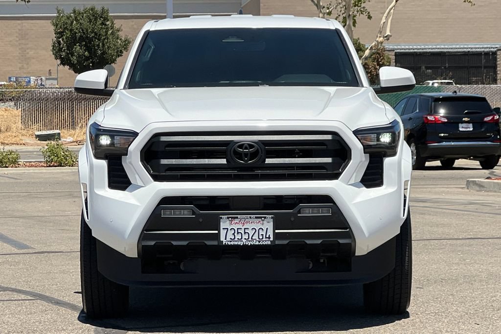 Certified 2025 Toyota Tacoma SR5 w/ SR5 Upgrade Package AWD/4WD image 11