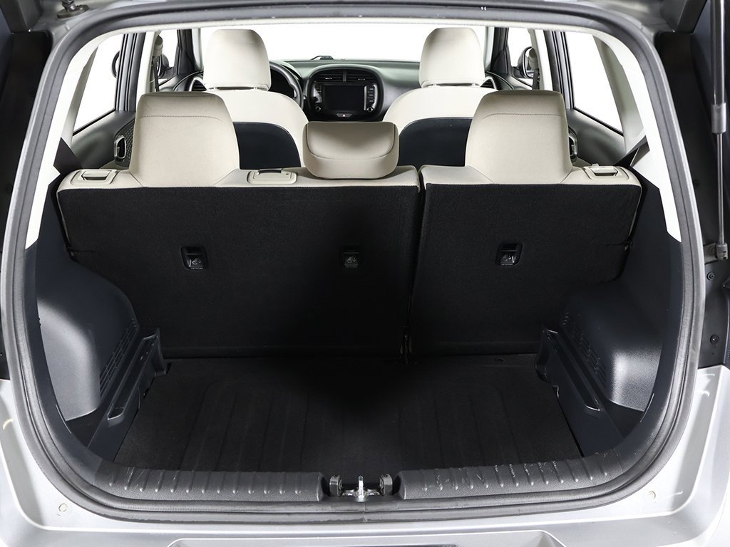 Used 2023 Kia Soul LX w/ LX Technology Package image 19