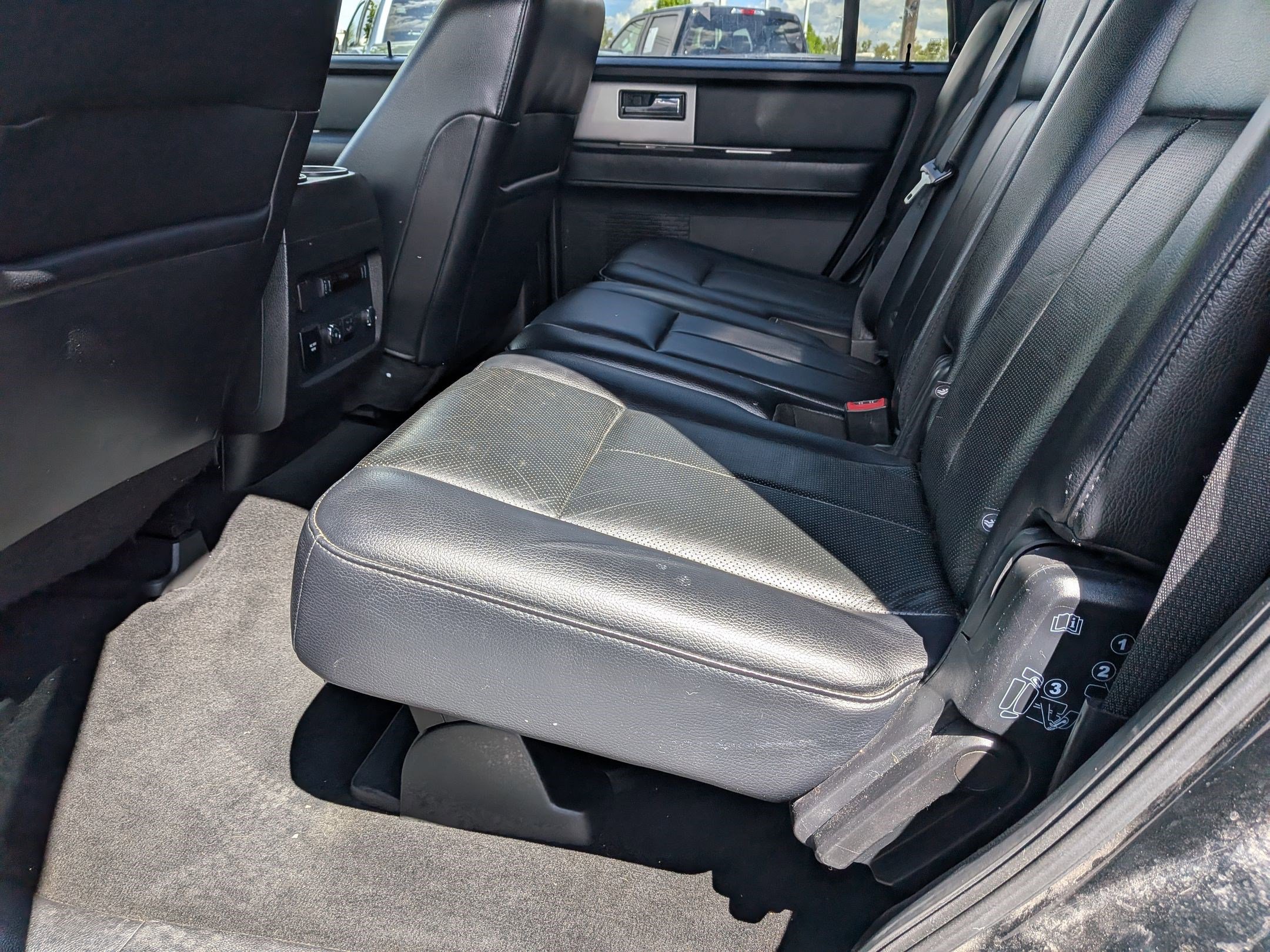 Used 2017 Ford Expedition XLT w/ Equipment Group 201A AWD/4WD image 27