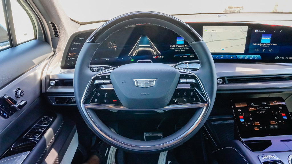 Used 2027 Cadillac Vistiq Sport w/ LPO, Floor Liner Package AWD/4WD image 17