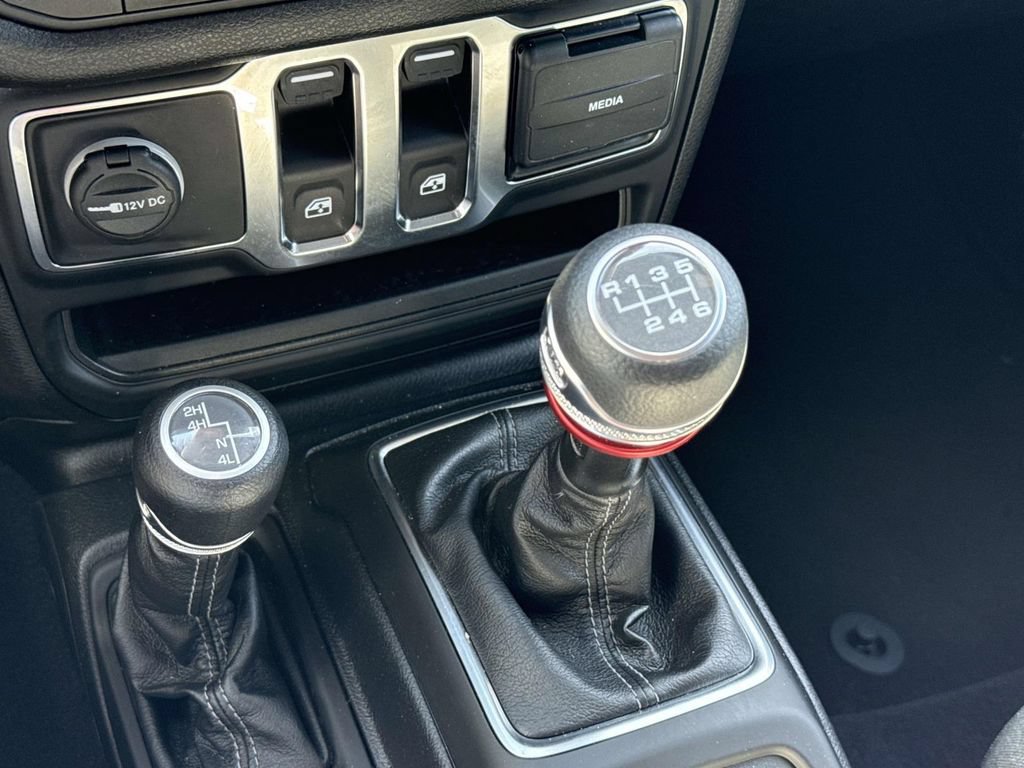 Used 2025 Jeep Wrangler Sport AWD/4WD image 34