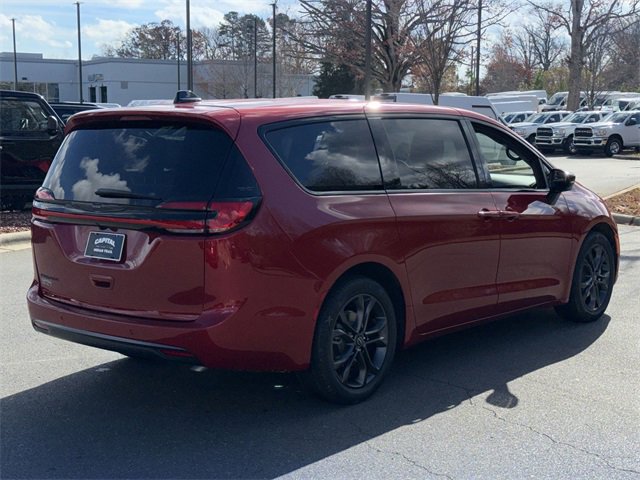 New 2026 Chrysler Pacifica Select image 12