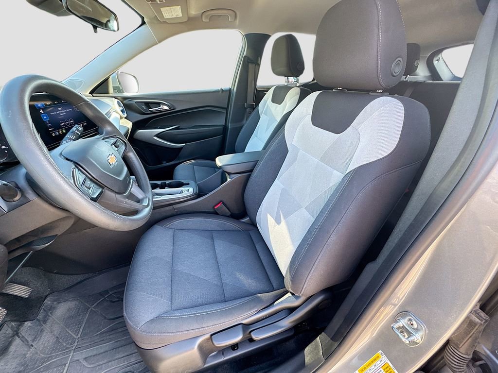 Used 2025 Chevrolet Trax LS w/ LS Convenience Package image 20