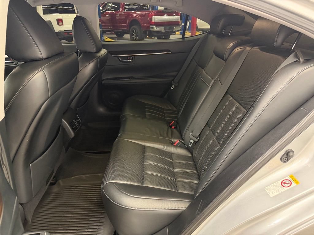 Used 2016 Lexus ES 350 w/ Luxury Package w/Wood Trim FWD image 15