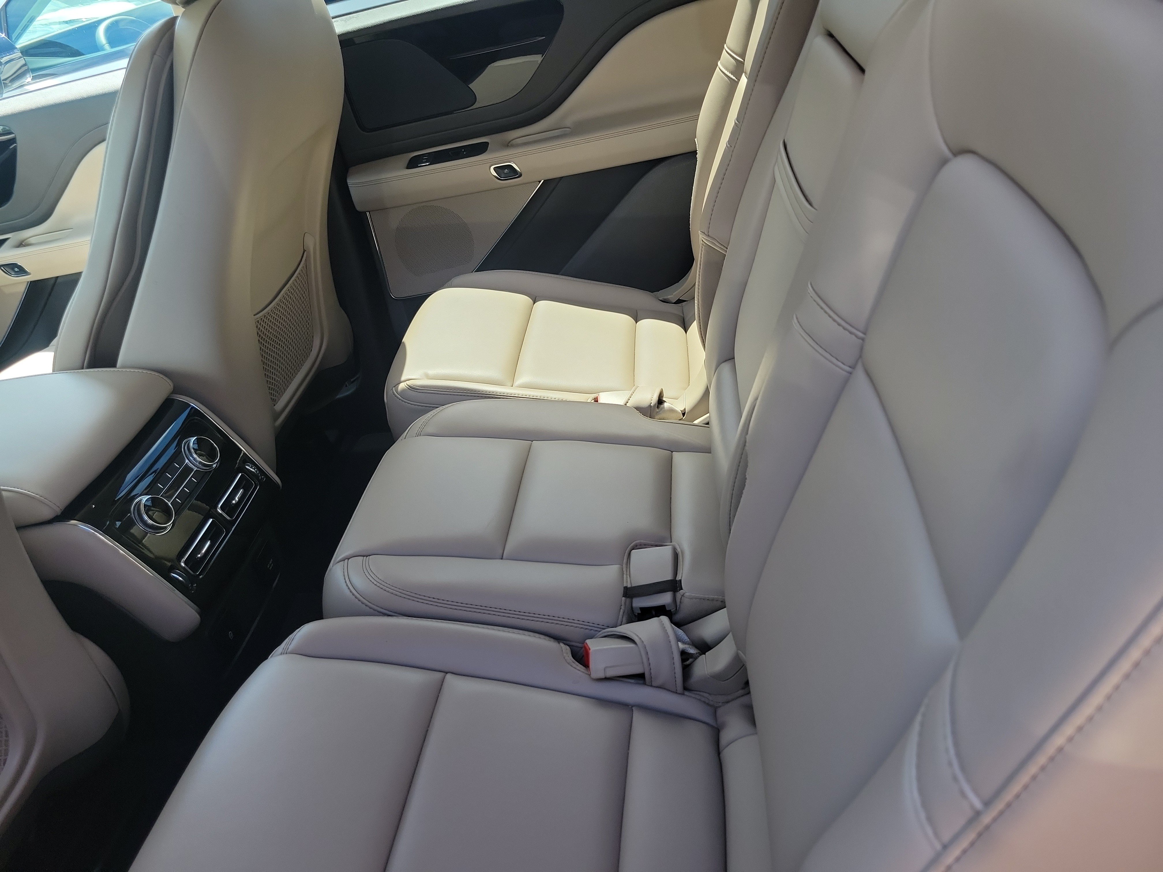 Certified 2024 Lincoln Aviator 2WD image 8