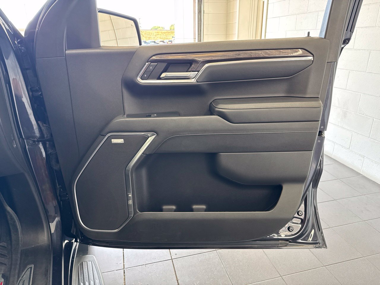 Used 2023 Chevrolet Silverado 1500 LTZ w/ LTZ Convenience Package II AWD/4WD image 52