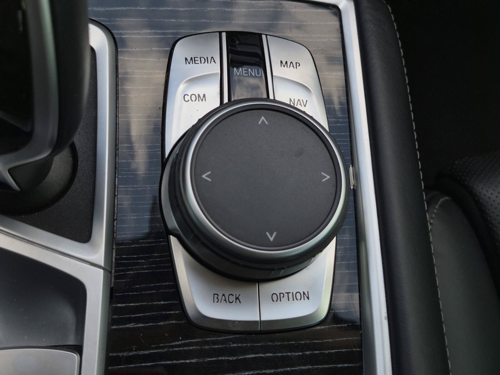 Used 2022 BMW 740i w/ Premium Package RWD image 34