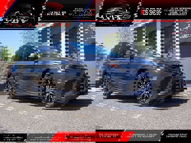 Used 2021 Toyota Camry SE image 2