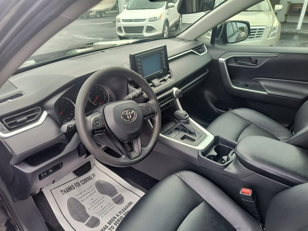 Used 2020 Toyota RAV4 LE image 15