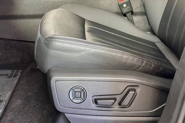 Used 2025 Audi Q5 Premium w/ Convenience Package AWD/4WD image 16