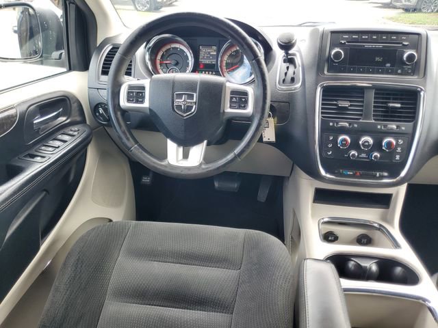 Used 2016 Dodge Grand Caravan SXT w/ Rear Park Assist Package FWD image 16