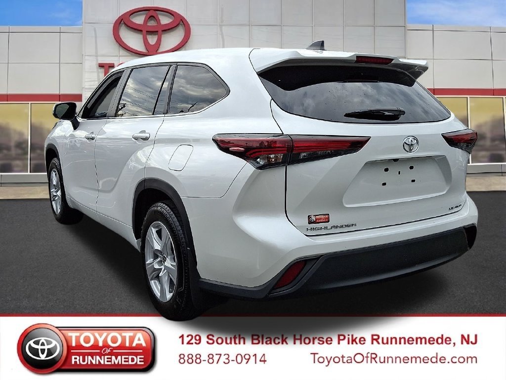 Certified 2025 Toyota Highlander LE AWD/4WD image 4