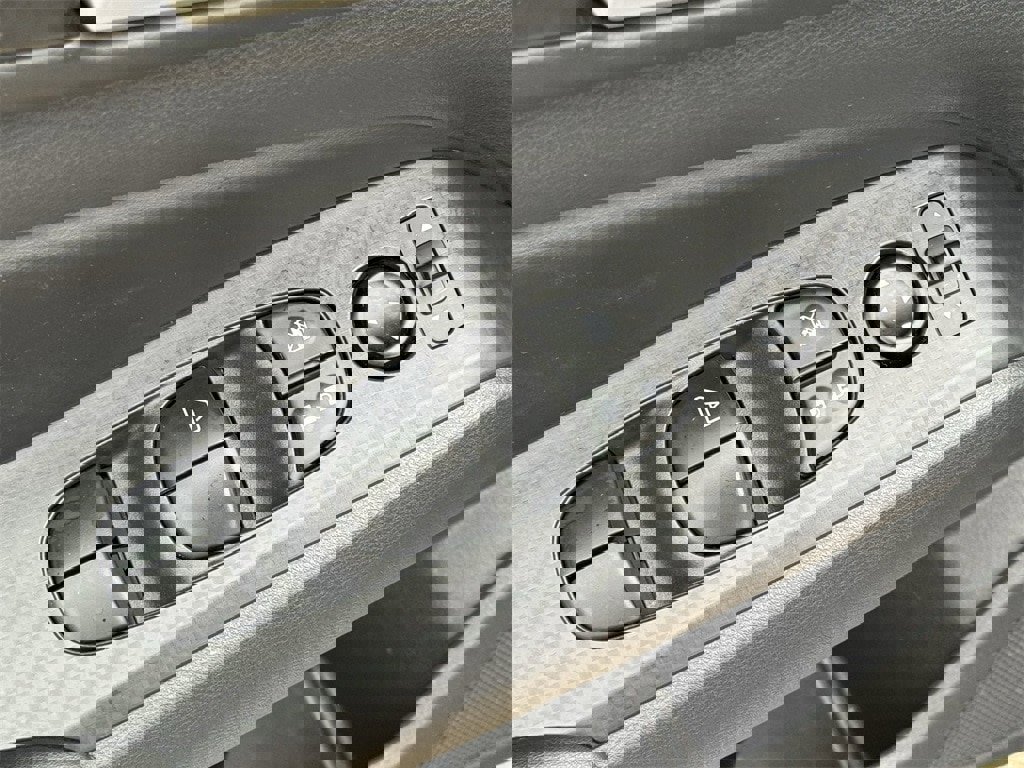 Used 2025 Nissan Altima 2.5 SV image 18