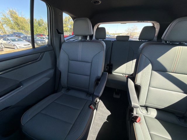 Used 2026 GMC Acadia AT4 w/ LPO, All-Weather Package AWD/4WD image 14