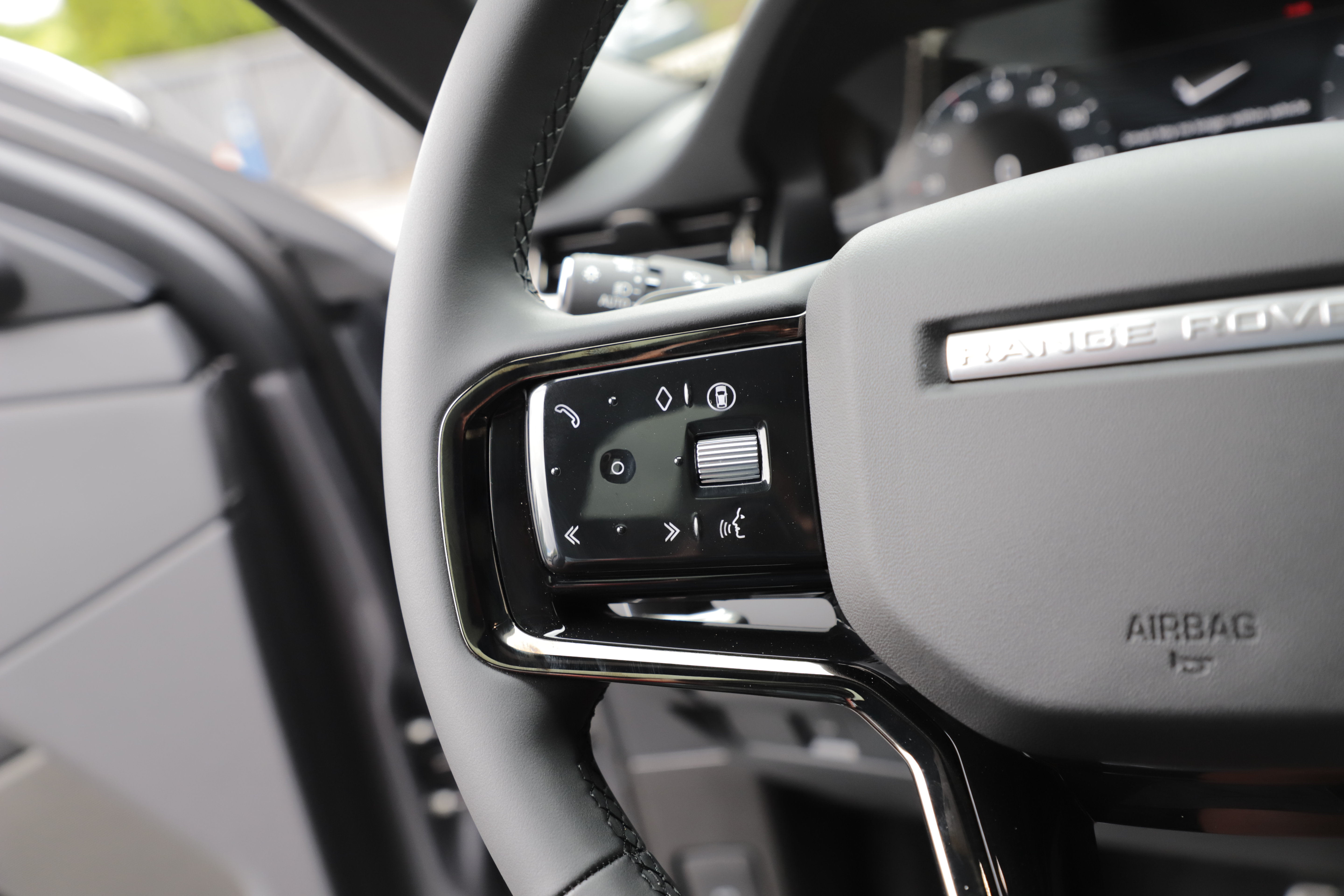 New 2026 Land Rover Range Rover Evoque Dynamic SE AWD/4WD image 23
