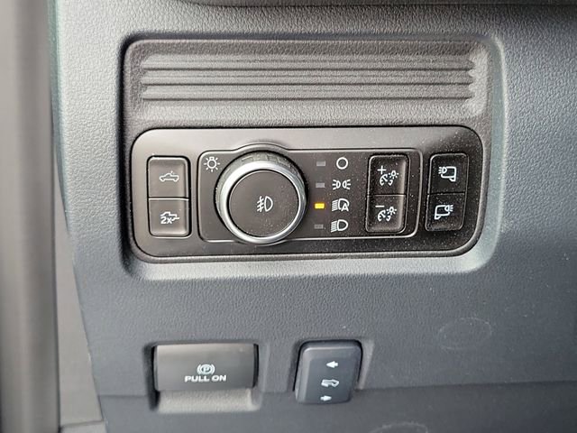 New 2026 Ford F250 Lariat w/ Black Appearance Package image 18