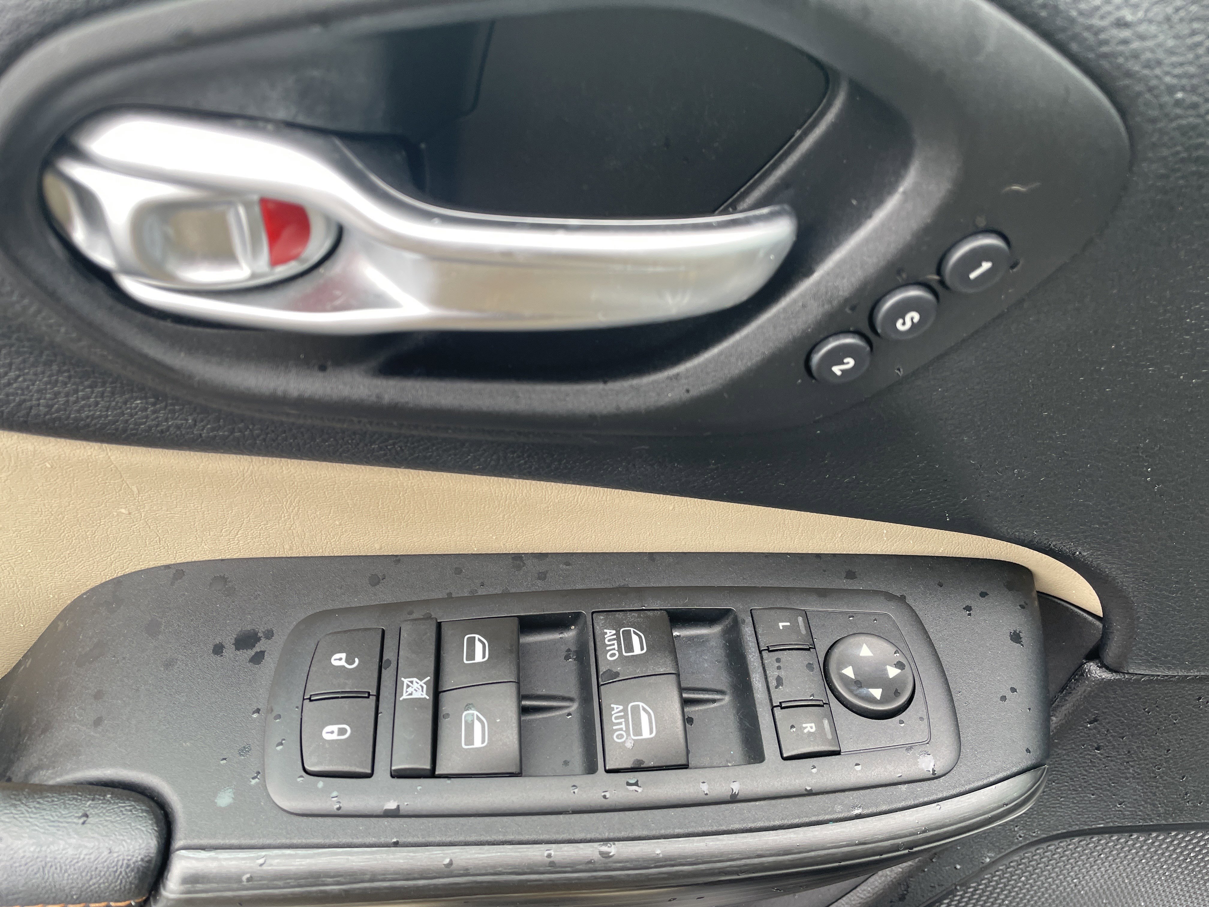 Used 2015 Jeep Cherokee Limited w/ Luxury Group image 14