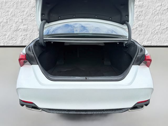 Used 2019 Toyota Avalon Limited FWD image 12