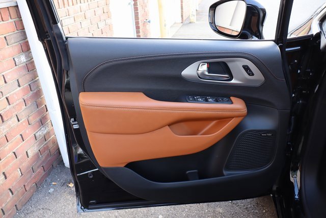 New 2026 Chrysler Pacifica Pinnacle w/ Trailer Tow Group image 9