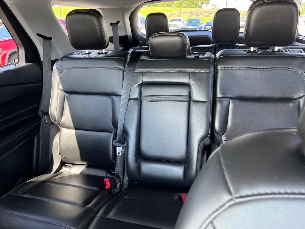 Used 2022 Ford Explorer XLT w/ Equipment Group 202A AWD/4WD image 13