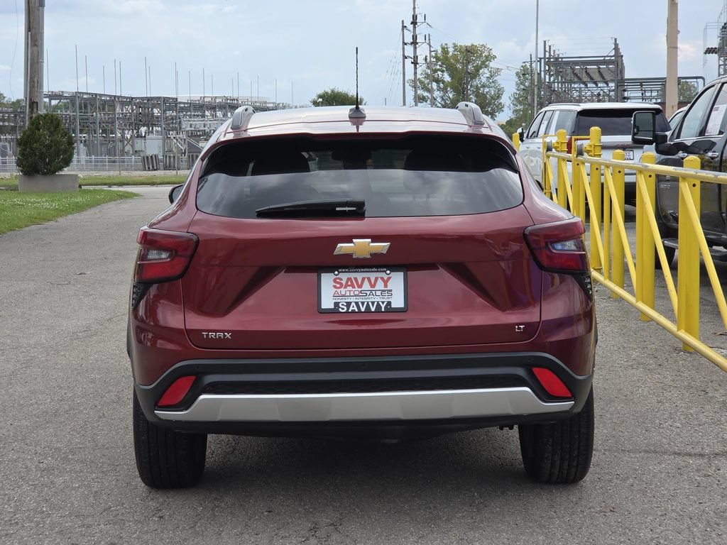 Used 2025 Chevrolet Trax LT w/ Driver Confidence Package FWD image 12
