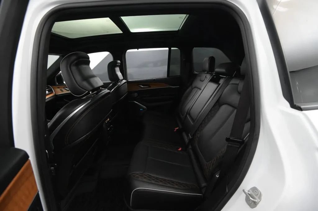 Used 2022 Jeep Grand Cherokee Summit AWD/4WD image 51